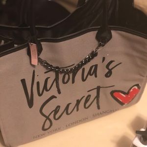 Victoria Secret Tote Original Price 40$